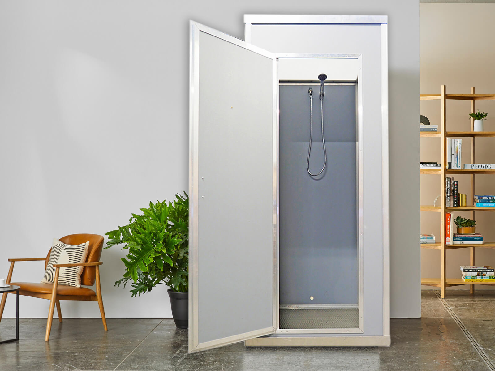 Mobiele Sani-Box douchecabine geplaatst in een woning